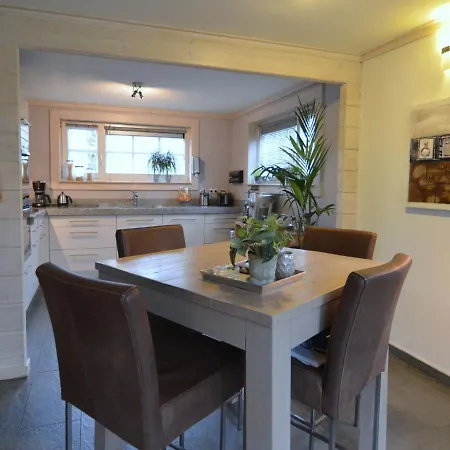 Luxury Bungalow In With Terrace בית נופש בנאקום