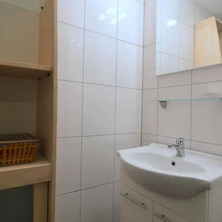 Luxury Bungalow In With Terrace בנאקום