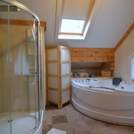 בית נופש Luxury Bungalow In With Terrace בנאקום